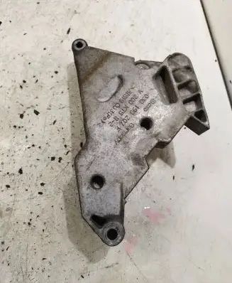 Audi A3 S3 8P Engine mounting bracket 03G199207F V200KTS82