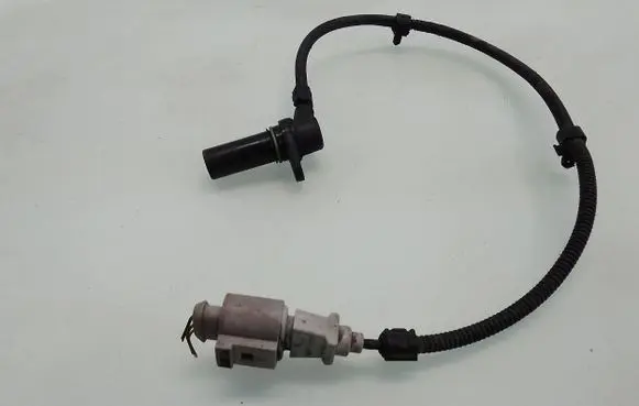 Volkswagen Golf V Camshaft position sensor 045957147