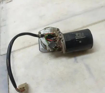 Mercedes-Benz 207 310 Wiper motor 0390341085