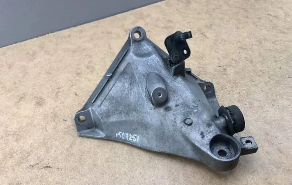 BMW 3 E90 E91 Engine mounting bracket 2116770041 6770041 22116774299