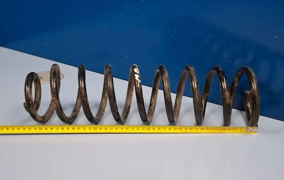 Mercedes-Benz E W211 Front coil spring 998656 A2113211404