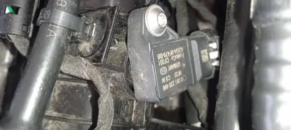 Ford Puma Air pressure sensor 0261230469
