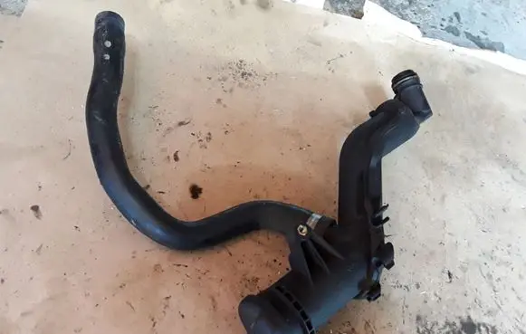 Citroen C5 Oil fill pipe 9654733980