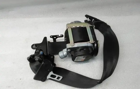 Volvo S60 Front seatbelt 39818841