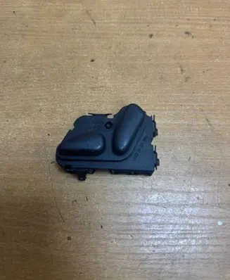 Mercedes-Benz C W203 Seat control switch 2108213851
