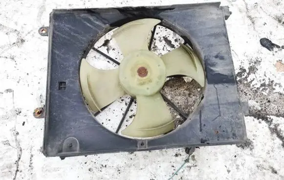 Honda FR-V Radiator cooling fan shroud