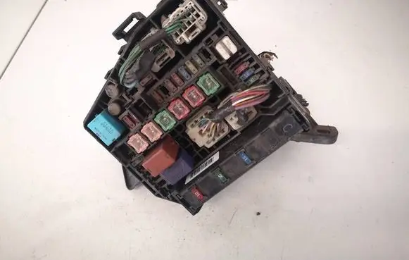 Toyota Yaris Fuse box set 8264147020