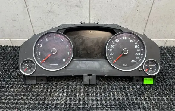 Volkswagen Touareg II Speedometer (instrument cluster) 7P6920881F