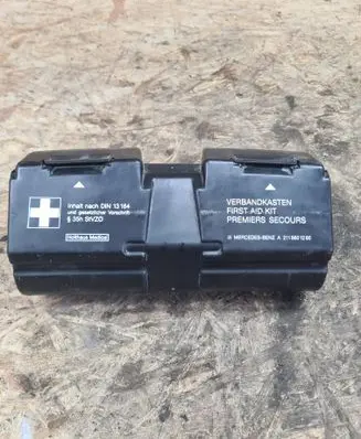 Mercedes-Benz E W211 First aid kit A2118601260