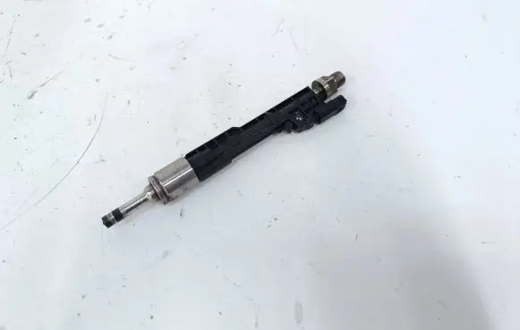 BMW X3 F25 Fuel injector 7597870 0261500109