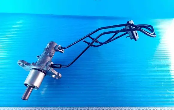 Audi A6 S6 C5 4B Master brake cylinder 9304125000