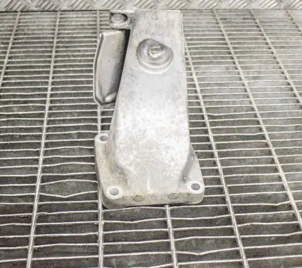 BMW 5 E60 E61 Engine mounting bracket 2282634