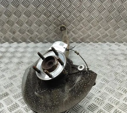 Jaguar XJ X350 Front wheel hub 5W933K186AG