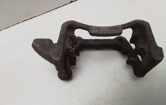 Volkswagen PASSAT B6 Rear brake pad spring 