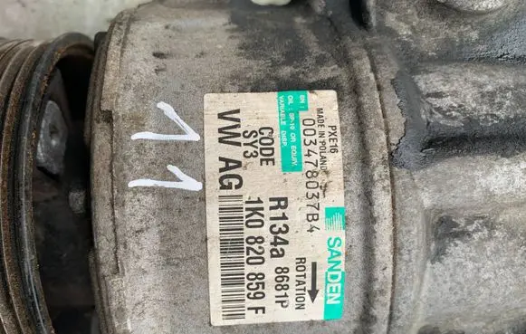 Volkswagen PASSAT B6 Air conditioning (A/C) compressor (pump) 1K0820859F R134A8681 003478037B4