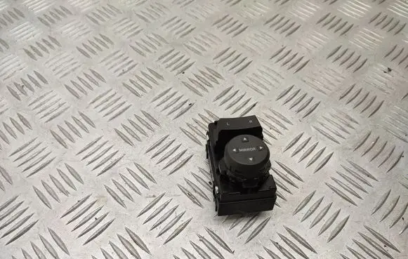 Hyundai i30 Wing mirror switch 93530G3000