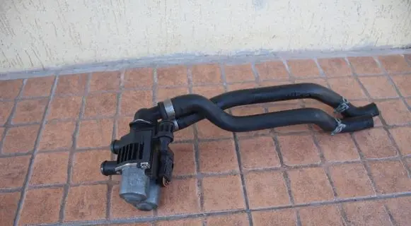Mercedes-Benz E W210 Coolant heater control valve 0018307884