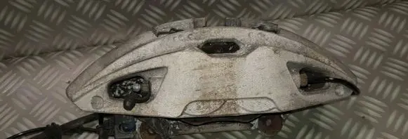 BMW 5 G30 G31 Front brake caliper 6861785
