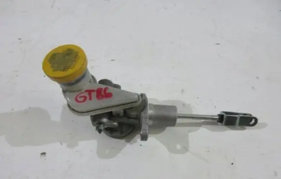 Toyota GT 86 Clutch slave cylinder 
