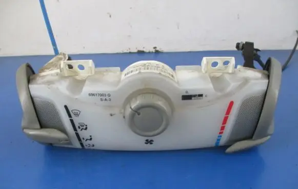 Peugeot 107 Climate control unit 559000H010