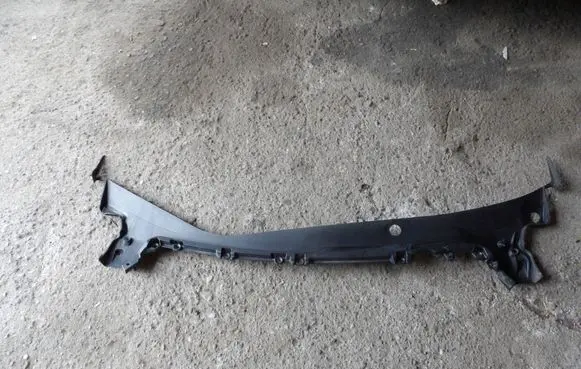 Tesla Model 3 Wiper trim 1081676 108169300
