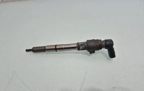 Skoda Fabia Mk2 (5J) Fuel injector 03L130277B