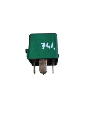 BMW 5 E39 Other relay 8353447