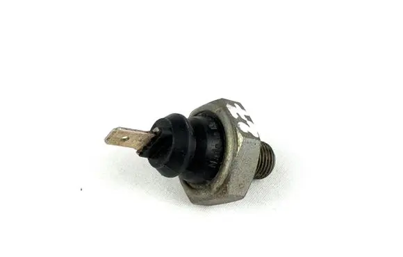Volkswagen Transporter - Caravelle T4 Oil pressure sensor 068919081