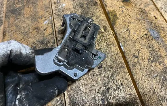 Mercedes-Benz S W220 Heater blower fan relay a2108206210 2108206210