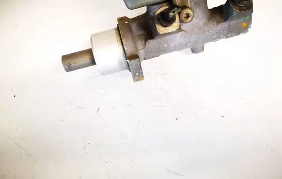 Master brake cylinder