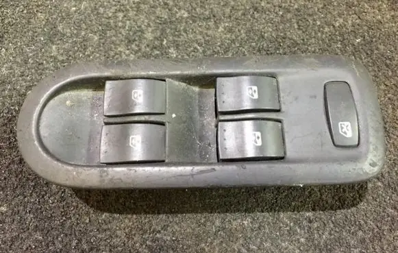 Renault Megane II Electric window control switch 156018071c