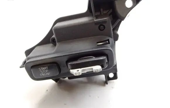 Volvo V70 Ignition lock 30797946 329001 VP6G9F11572DH