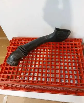 Audi A8 S8 D2 4D Air intake duct part 078129643C