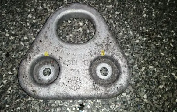 Radiator mount bracket