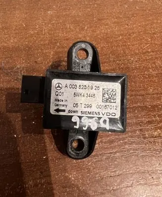 Mercedes-Benz S W221 Airbag deployment crash/impact sensor A0038201926 D966