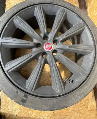 Jaguar F-Type R19 alloy rim 