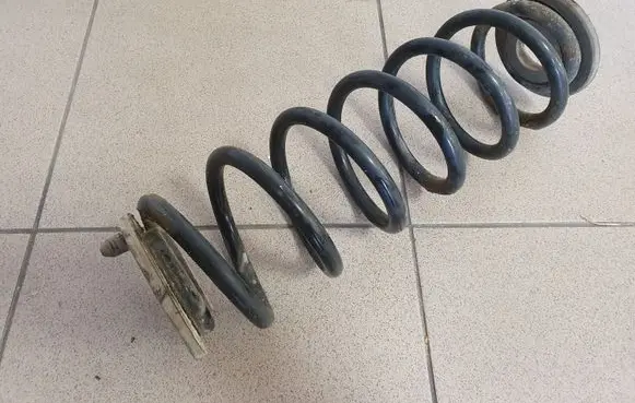 Volkswagen Touran I Rear coil spring