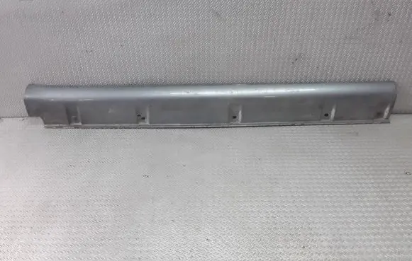 Toyota Land Cruiser (J100) Front sill trim cover