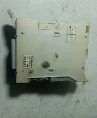 Lexus IS 220D-250-350 Fuse module 8273053020 5L161429