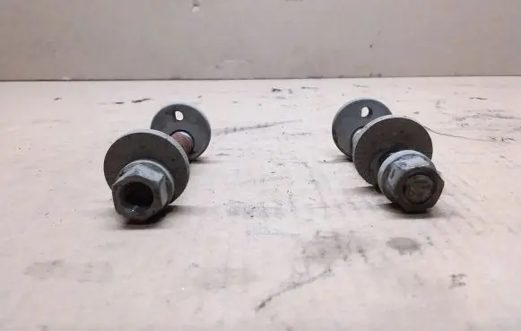 Toyota RAV 4 (XA40) Rear suspension camber bolt 