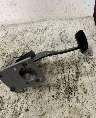 Mitsubishi Outlander Brake pedal