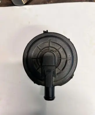 Audi A8 S8 D2 4D Breather valve 077103245B