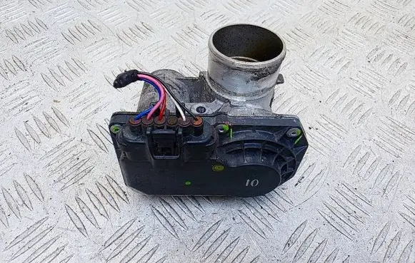 Toyota Yaris Throttle valve 261000N030