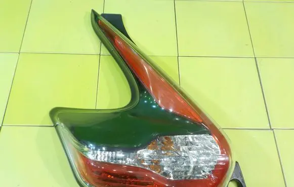 Nissan Juke I F15 Rear/tail lights 26555BV80A 18AB14