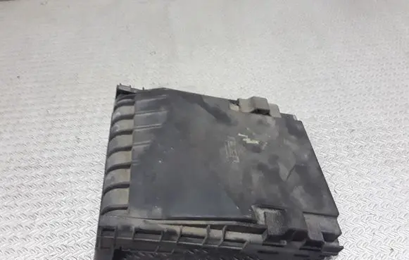 Volkswagen PASSAT B6 Fuse box cover 1K0937132F