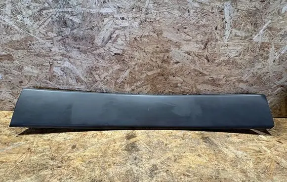 Rear fender molding trim
