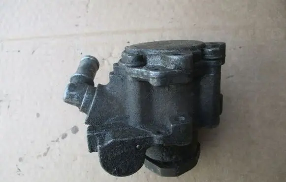 Volkswagen II LT Power steering pump 2D0422155