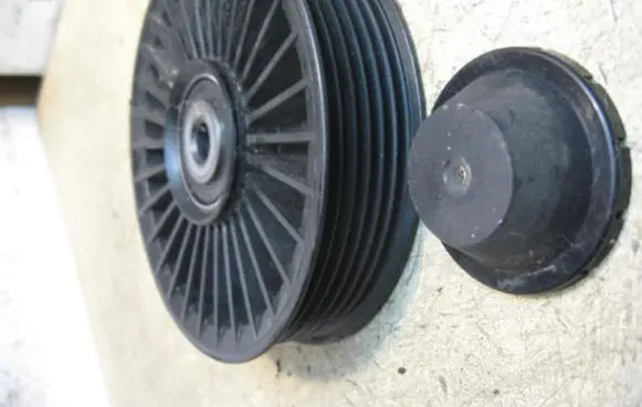 Opel Astra G Alternator belt tensioner pulley GM555350960 F2266683