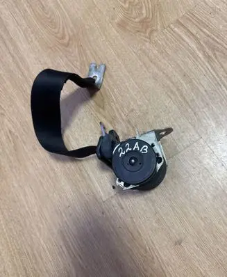 Mazda 2 Rear seatbelt
