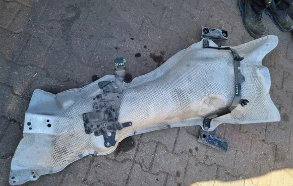 Exhaust heat shield